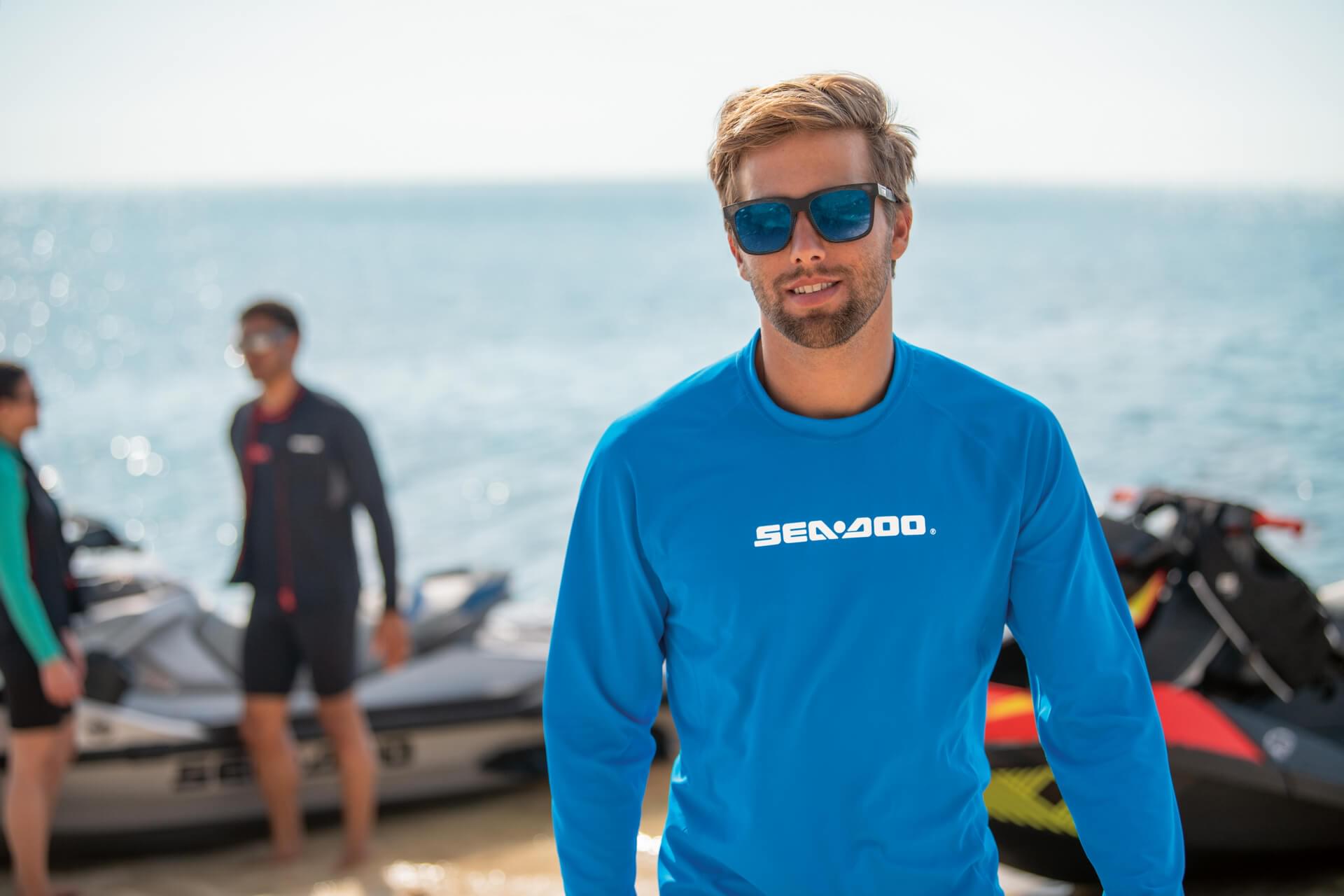 Одежда и аксессуары